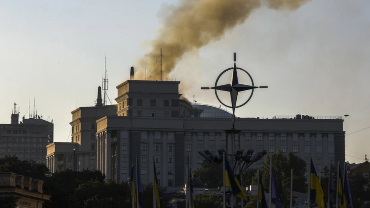Rusia pretendon sulme masive në Kiev, thotë se ka goditur qendra dronësh dhe komande