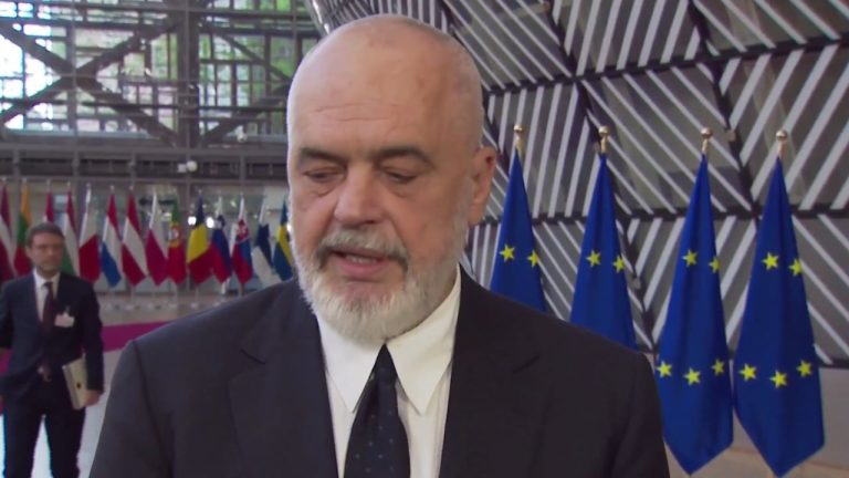 Rama në Bruksel: Shqipëria “100% në linjë” me BE-në, por deklarata ngre pyetje politike