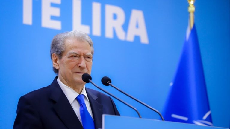 PD mbledh Kryesinë për statutin: 15% për Diasporën, gratë 40%, por jo neni “Basha”