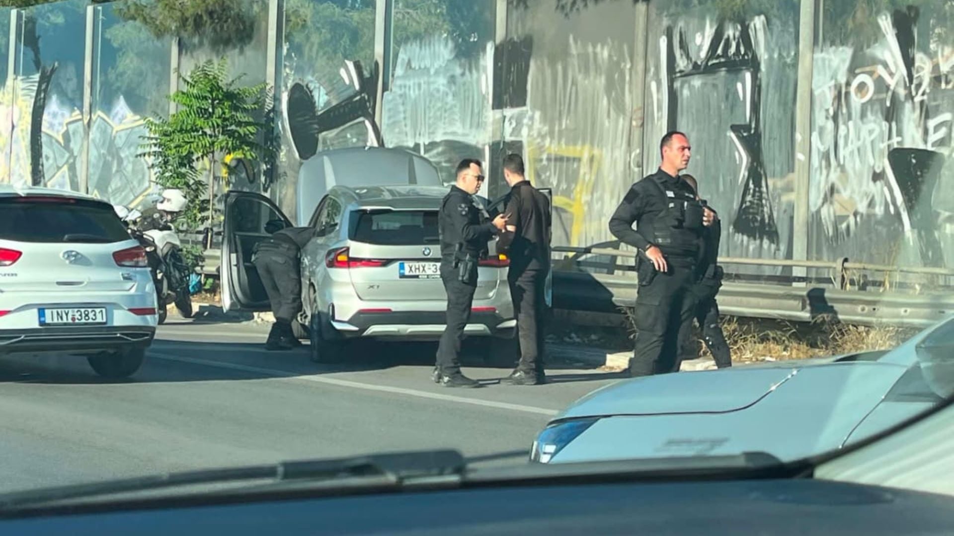 Të shtëna në Athinë, plagoset një pakistanez në dyqan telefonash: 3 shqiptarë në pranga