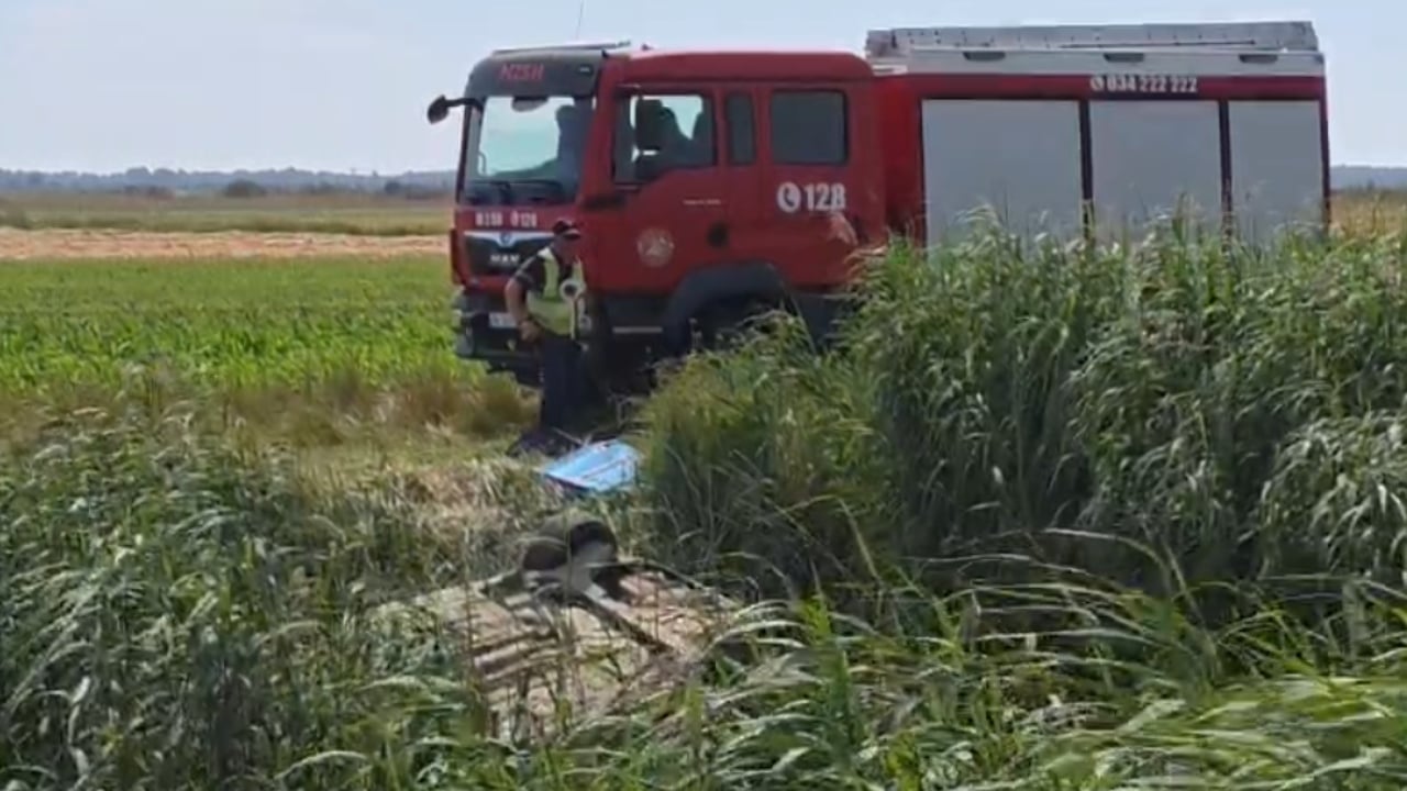 Aksident fatal në Fier-Darëzezë, makina përfundon në kanal dhe humb jetën 37-vjeçari
