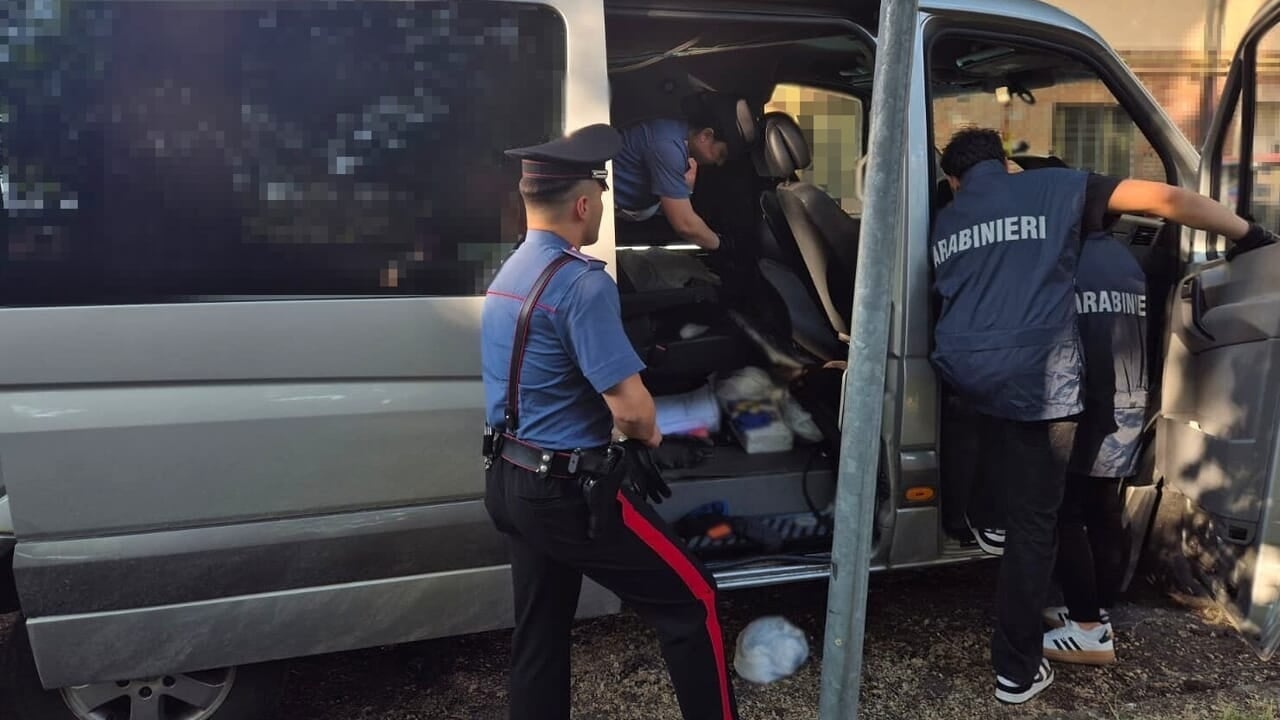 Itali, arrestohen 3 shqiptarë me mbi 5 kg kokainë në furgon, sekuestrohen 6 mijë euro
