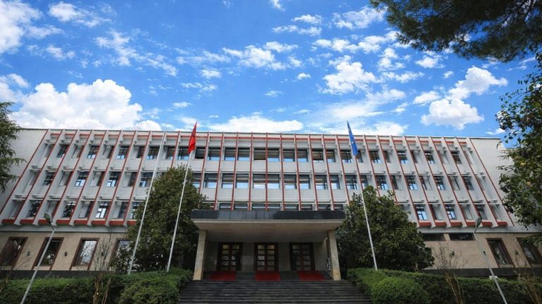 Shqipëria dënon sulmin me dron në Rumani, reagim pas goditjes së një pallati në Galați