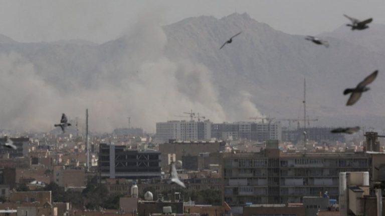 Iran godet bazën amerikane në Kuvajt, raportohen pesë të plagosur dhe dëme në dronë