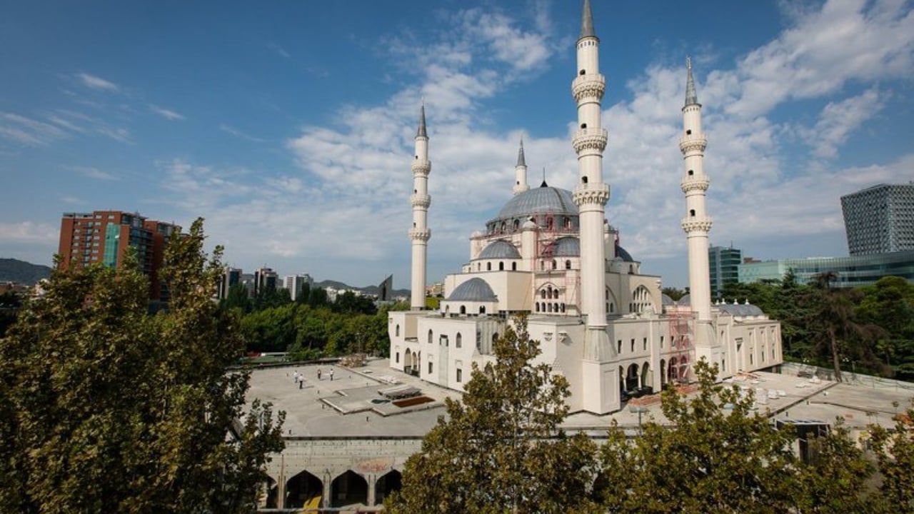 KMSH kundër udhëzimit për terapinë hormonale te të miturit: kërkon ndalim të qasjeve të tilla