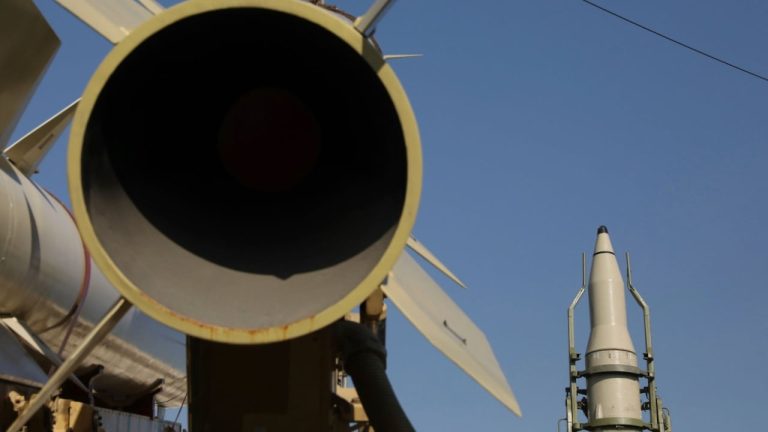 Irani rihap bazat nëntokësore të raketave, raporti ngre pikëpyetje për efektin e sulmeve