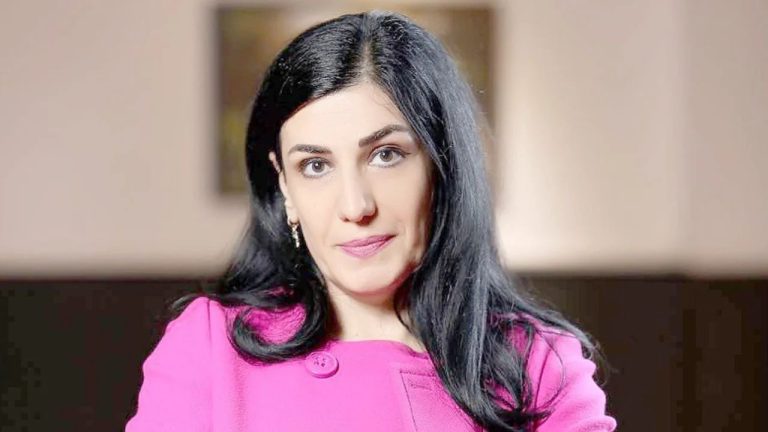 Nga “simbol i shtetit digjital” në detyrim paraqitjeje – si u zbut masa për Mirlinda Karçanajn