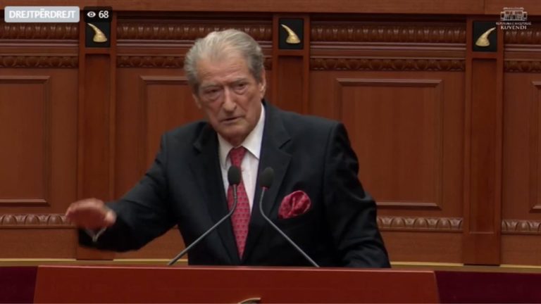 Berisha akuzon në Kuvend për Vunon: “Kodrën po e rrafshojnë”, Ramës i thotë se “katundi do të jetë qelia”