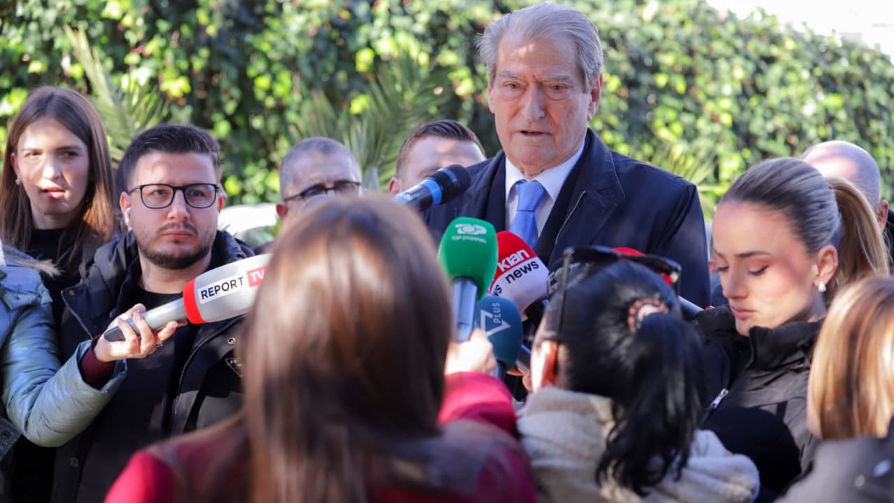 Berisha lë në pikëpyetje foltoren e së hënës, PD drejt mbështetjes së tubimit për familjen