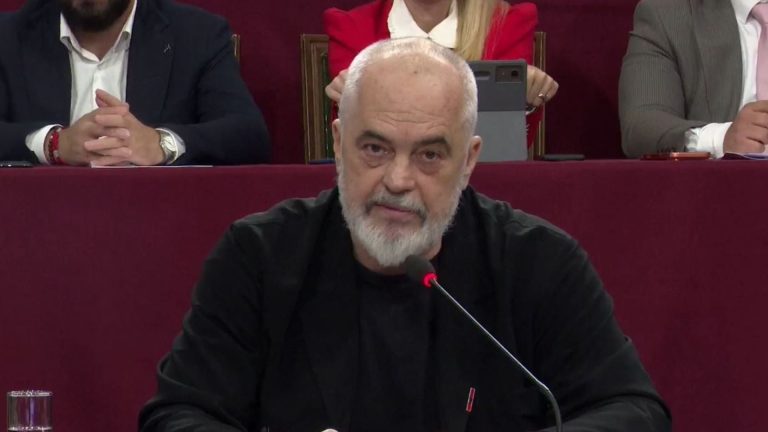 Rama mbron projektin me investitorë nga Katari dhe sulmon kundërshtarët kritikë