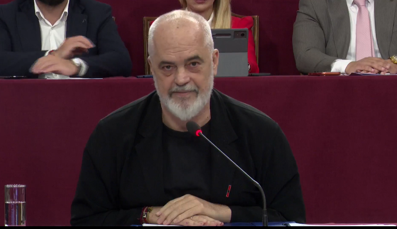 Rama sfidon kritikët në grupin socialist: “Ose me vizionin tim, ose me Sazo Gurin”