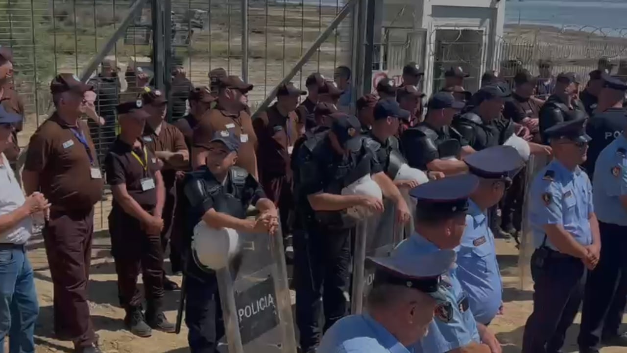 Zvernec, policia u heq licencat dy kompanive te sigurise pas dhunes ne proteste