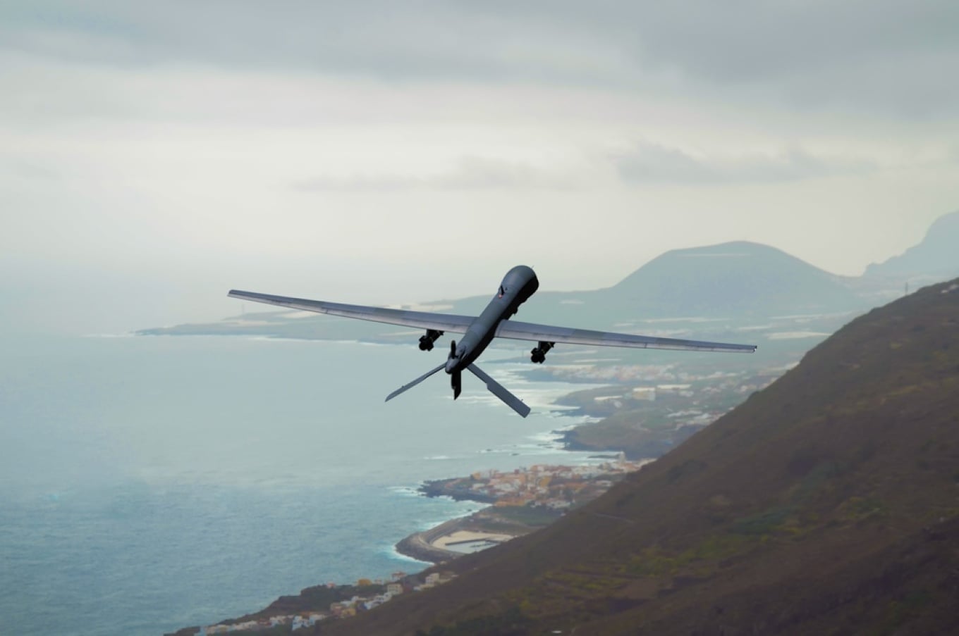 Sulm me dronë në Aeroportin e Kuvajtit, autoritetet fajësojnë Iranin