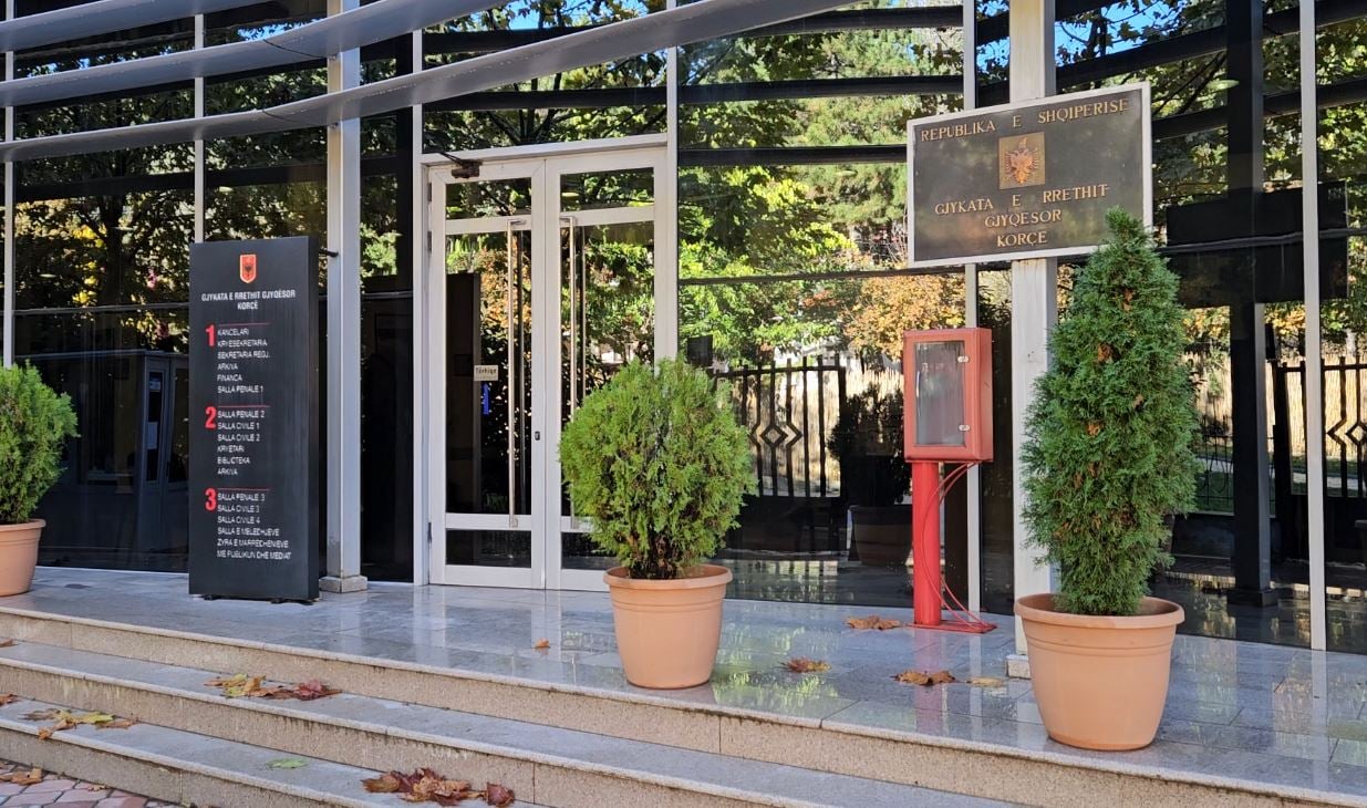 Autori i ngjarjes në Maliq ishte në kërkim: çfarë tregonte shpallja e Gjykatës së Korçës