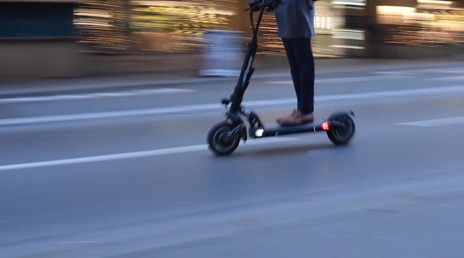 Patinat elektrike mbeten të ndaluara, Kushtetuesja rrëzon kërkesën pa e shqyrtuar