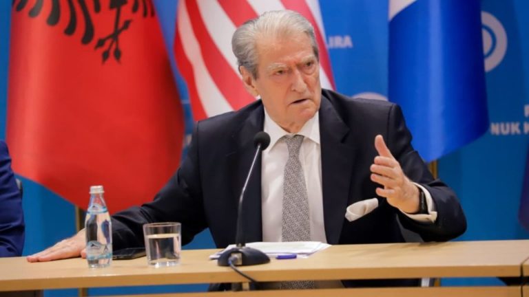 Berisha akuzon Ramën për përgjim të protestuesve përmes sistemit kundër sulmeve kibernetike