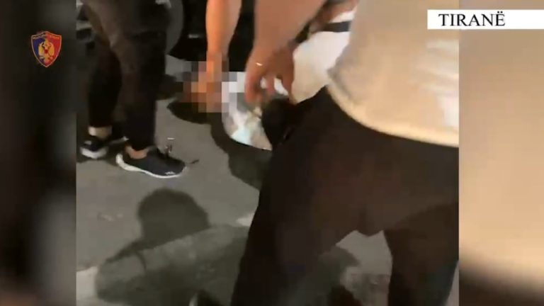 1.07 kg heroinë e fshehur në makinë në Tiranë, policia arreston dy persona