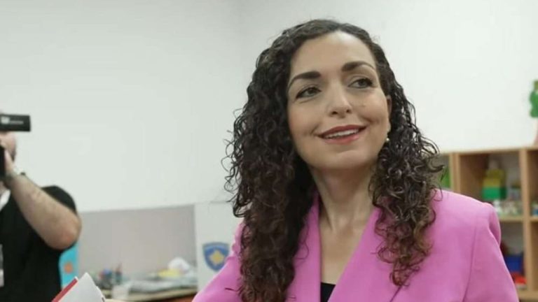 Vjosa Osmani voton në zgjedhjet e parakohshme dhe kërkon pjesëmarrje të lartë në Kosovë