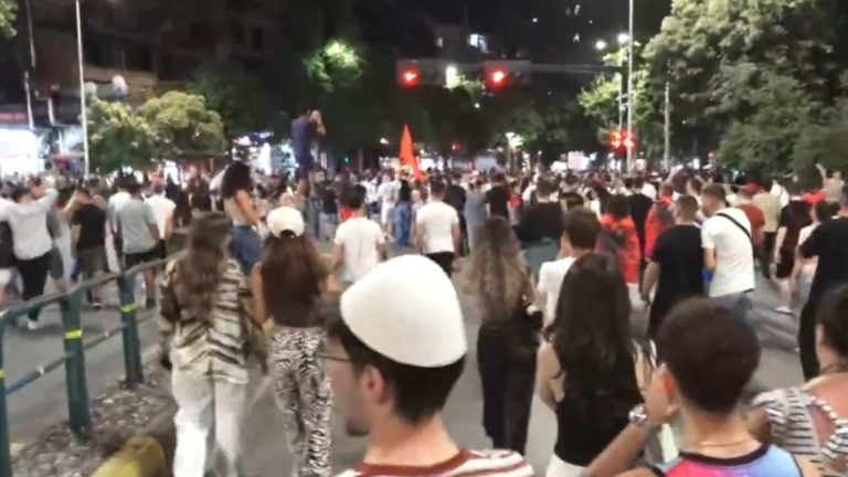 Protesta në Tiranë, dita e 10-të: thirrje kundër qeverisë dhe rikthim para Kryeministrisë