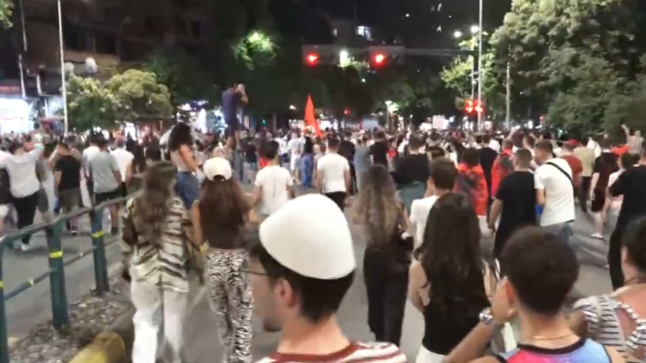 Protesta në Tiranë, dita e 10-të: thirrje kundër qeverisë dhe rikthim para Kryeministrisë