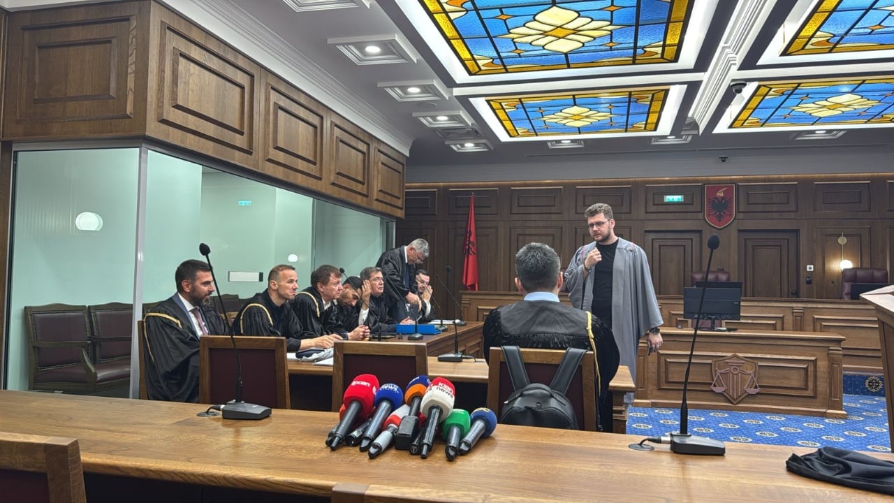 GJKKO shtyn seancën për Erion Veliajn, mungon në gjyq dhe përfaqësohet nga avokati