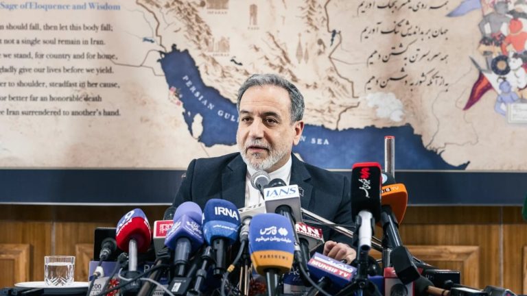 Irani denoncon sulmet amerikane dhe kërcënon rajonin: “Shkelje e sovranitetit”