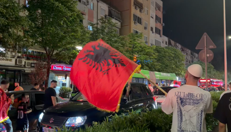 Protestuesit bllokojnë akset kryesore në Tiranë dhe rikthehen para Kryeministrisë