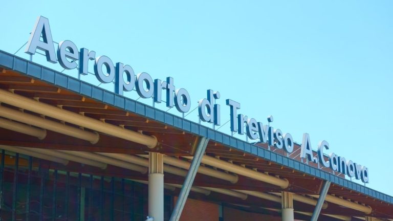 Kaos me fluturimin Treviso-Tiranë, mbi 200 pasagjerë në pritje pas orësh pa sqarime