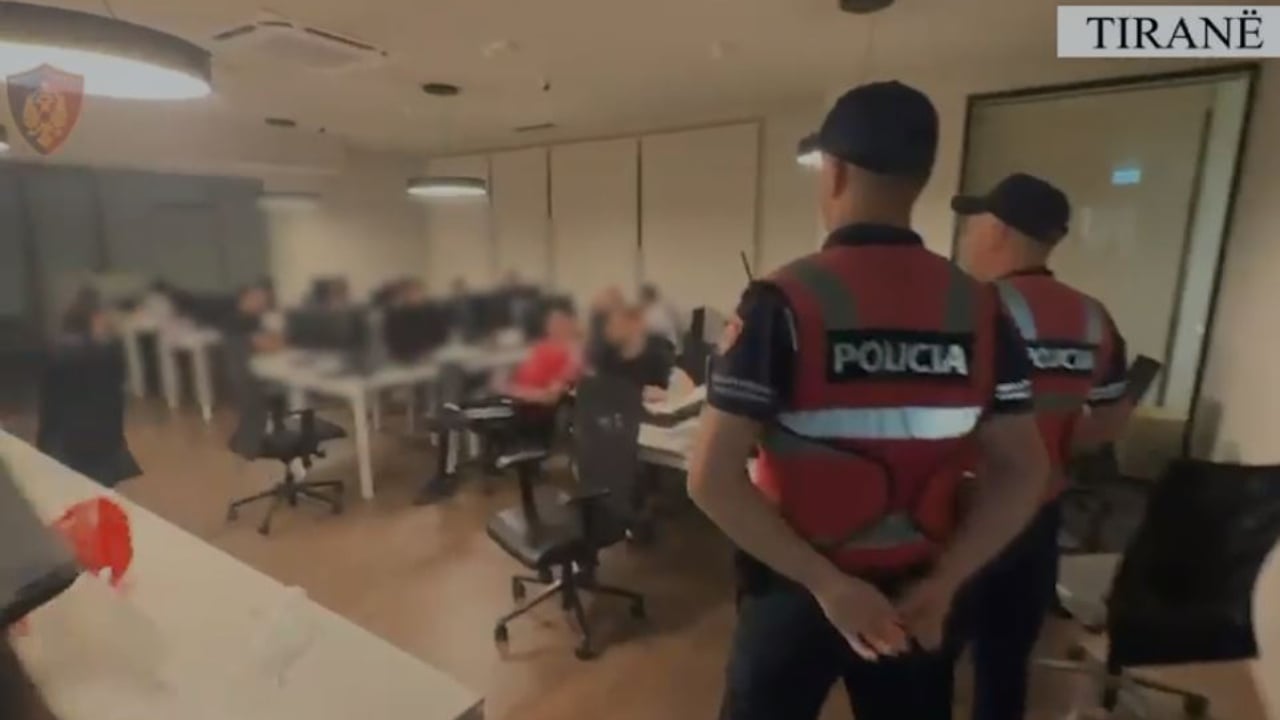 Policia zbulon call center në Tiranë, 4 të arrestuar dhe 49 punonjës nën hetim