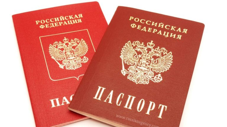 Serbia u dha pasaporta rusëve të sanksionuar, BE paralajmëron rrezik për sigurinë
