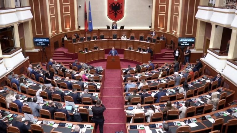 Tritan Shehu pas heqjes së “non gratës” për Berishën: “Mësim historik”, opozita feston