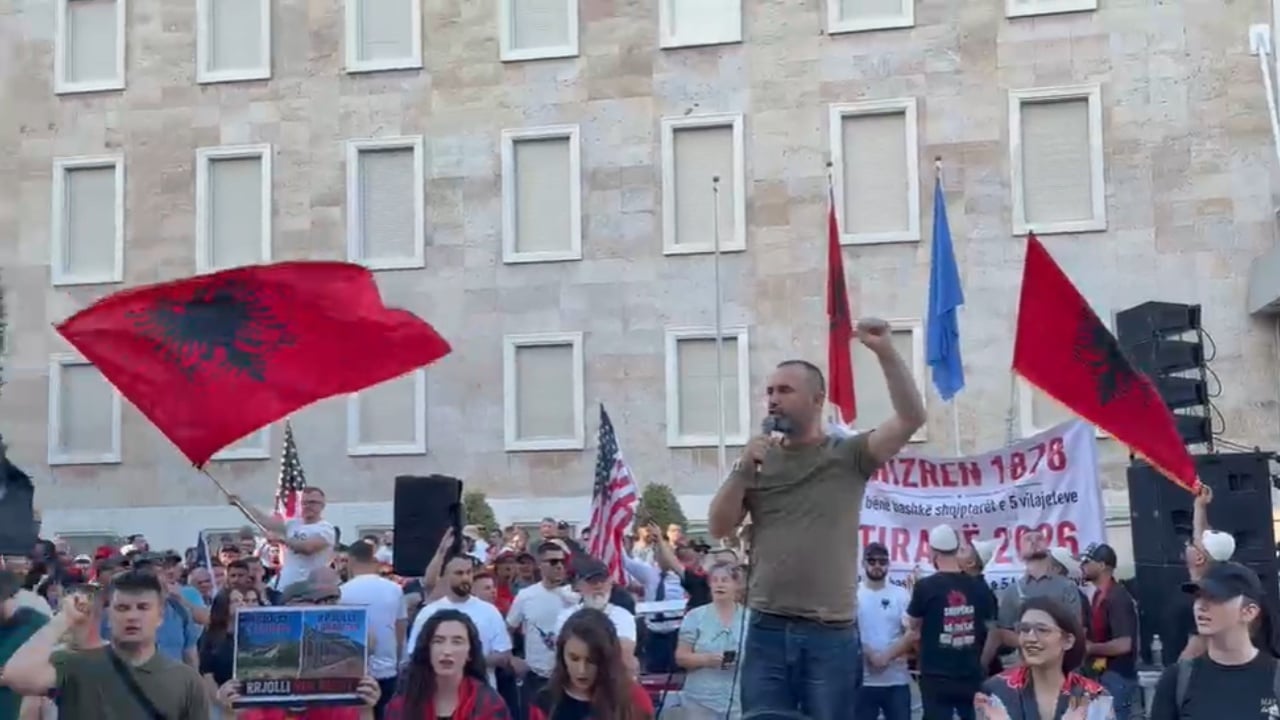 Dita e 13-të e protestës para Kryeministrisë, thirrje qytetarëve të mos shkojnë në takimin e PS