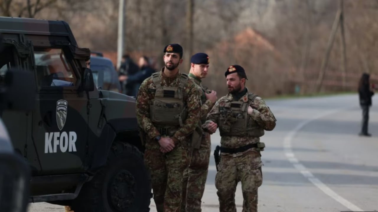 NATO sinjalizon rishikim të trupave në Kosovë, por KFOR mban derën hapur për kthim