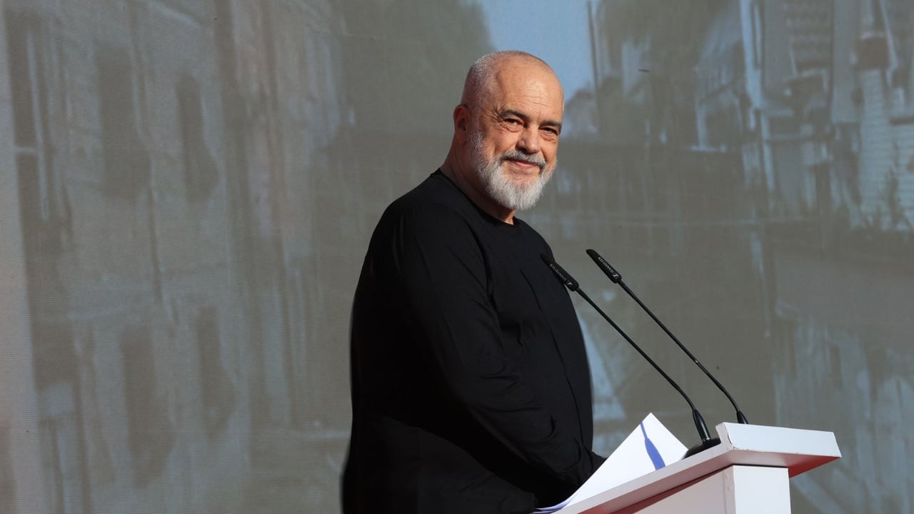 Rama sulmon protestuesit për Zvërnecin me akuza për ndikim të huaj dhe “manipulim”