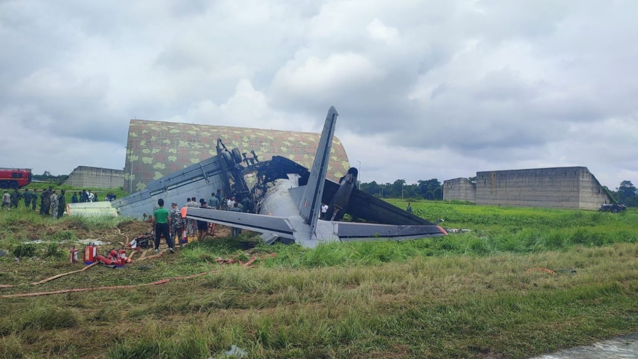 Avion ushtarak indian rrëzohet në Jorhat gjatë uljes, piloti dyshohet i vdekur