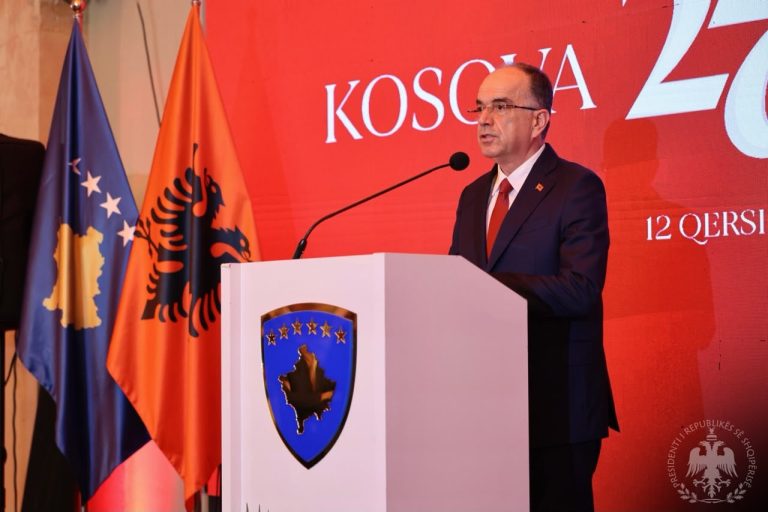 Begaj në Prishtinë për 27-vjetorin e Çlirimit të Kosovës: “Liria nuk falet”