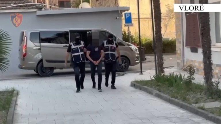 Operacion antidrogë në Vlorë dhe Dhërmi, dy të arrestuar pas sekuestrimit të kokainës dhe armës
