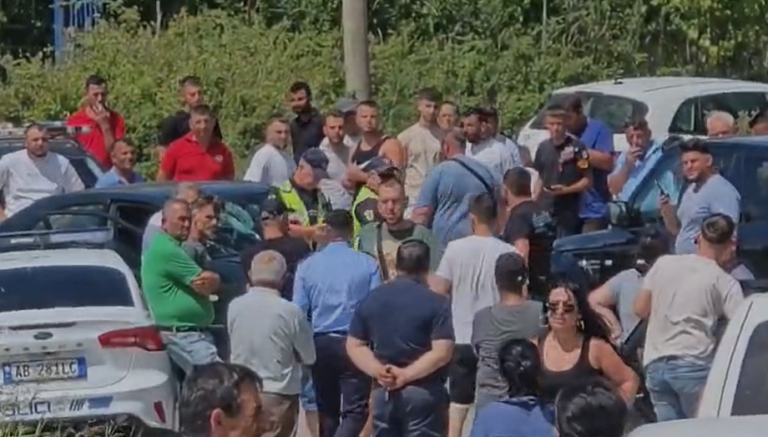 Aksident i rëndë në Fier–Libofshë, 4 të plagosur dhe trafik i bllokuar pranë Petovës