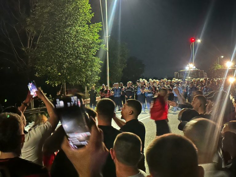 Protesta drejt Rinasit bllokoi aksin e aeroportit, policia ndali marshimin