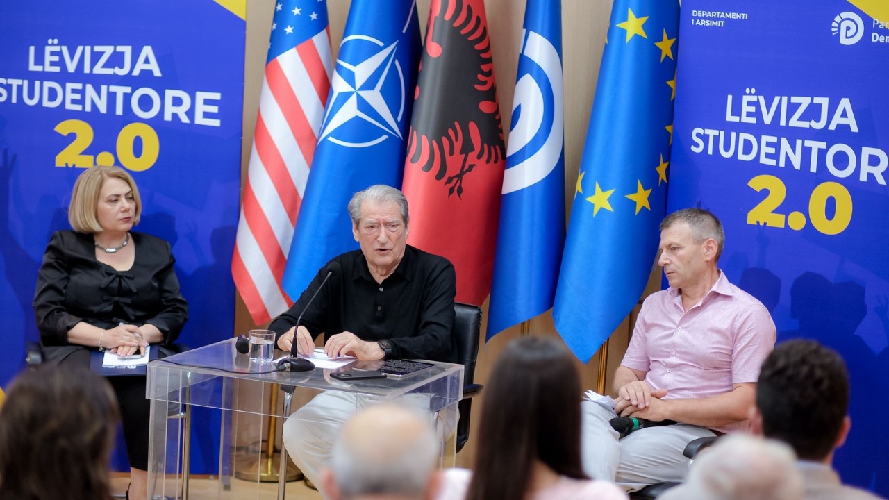 Berisha flet për presion ndaj studentëve dhe sinjalizon pjesëmarrje në protestë pa simbolet e PD
