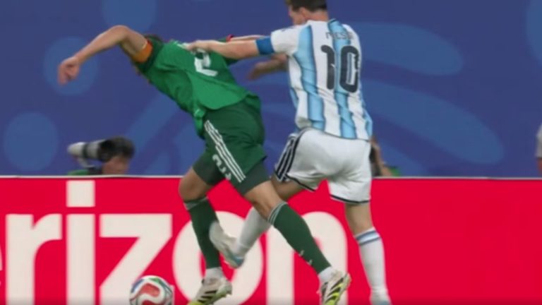 Messi në qendër të debatit pas Argjentinë–Algjeri: pse po kërkohet karton i kuq