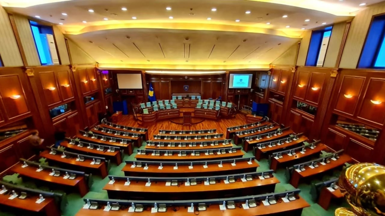 Kosova sërish në ngërç pas zgjedhjeve: Kurti i pari, por pa marrëveshje rrezikohen votime të reja