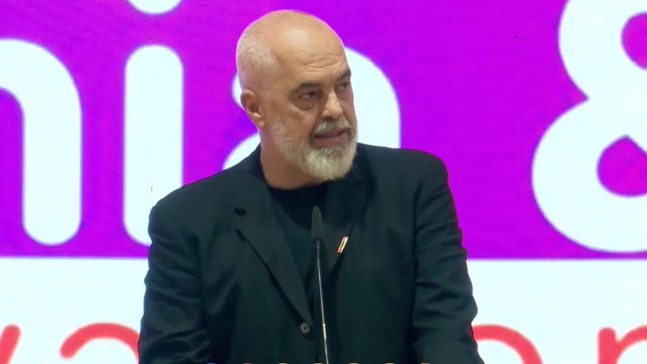Rama sulmon protestën në bulevard me metafora: “Flamingot” dhe “sorrat” në një reagim të ri