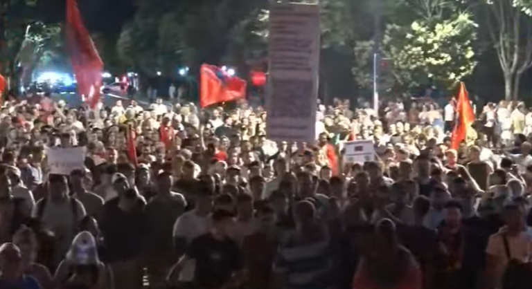 Dita e 20-të e protestës në Tiranë, marshim pas qëndrimit para Kryeministrisë