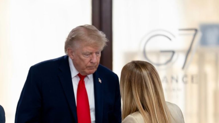 Meloni përplaset me Trump pas G7: “Deklaratat janë të sajuara, Italia nuk lutet kurrë”