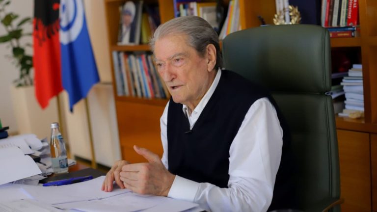 Pak orë para protestës në Tiranë, Berisha flet për "kulm" dhe pjesëmarrje nga diaspora