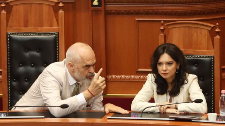 Rama ironizon thirrjet për “Shqipëri të re”, përplasje me linjën e Spiropalit në PS