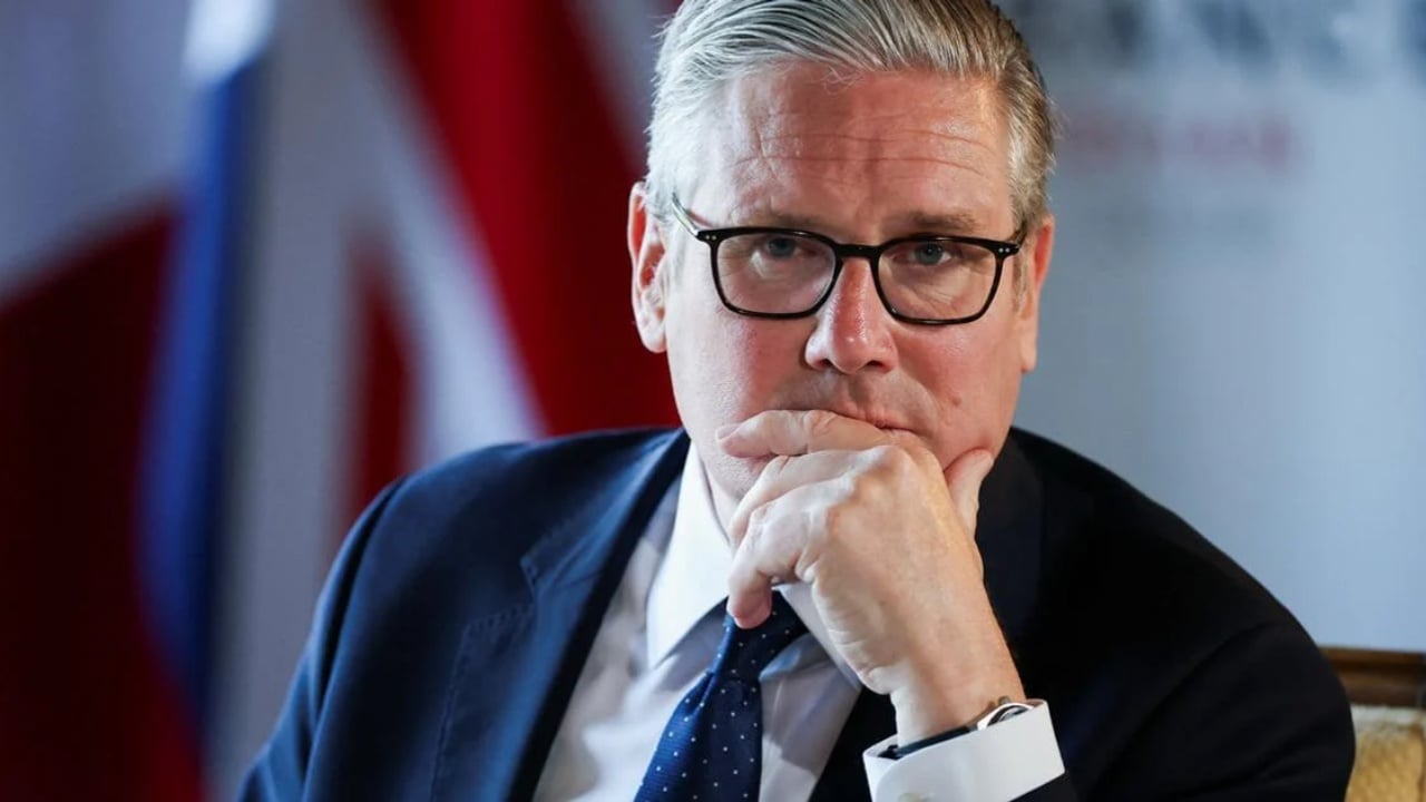 Keir Starmer jep dorëheqjen, Britania shkon te kryeministri i shtatë pas Brexit-it