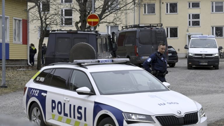 Alarm në Finlandë: seri sulmesh me thikë ndaj emigrantëve, policia kërkon autorin