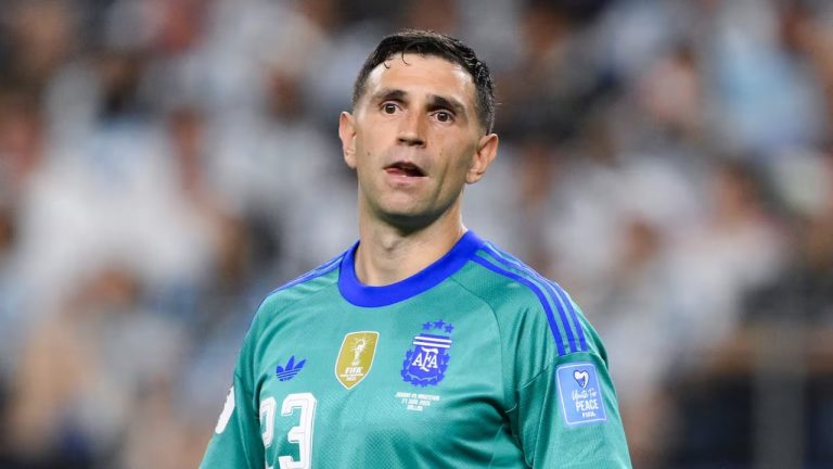 Dibu Martinez zbulon dëmtimin para Botërorit: luajta me gisht të thyer për të mos munguar